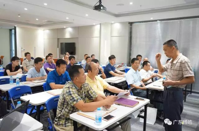 主講&mdash;&mdash;原中國玻璃鋼協(xié)會技術研修的模具制作特聘講師、廣東博皓復合材料有限公司復合材料應用技術總顧問譚永枝老師