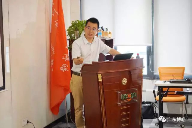 金陵力聯(lián)思有限公司工程師徐秀華講解《樹脂、膠衣產品知識及應用》