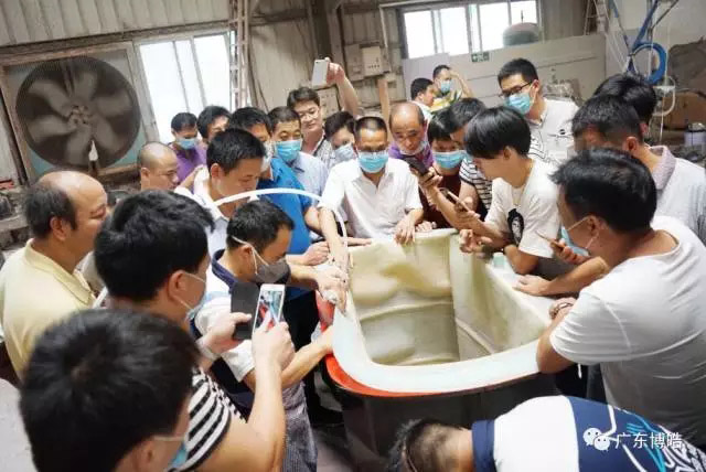 中國不飽和聚酯樹脂行業(yè)協(xié)會 華南玻璃鋼新技術交流培訓中心第三期玻璃鋼模具制作培訓班-18